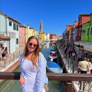 Meet your Posher, Abbey